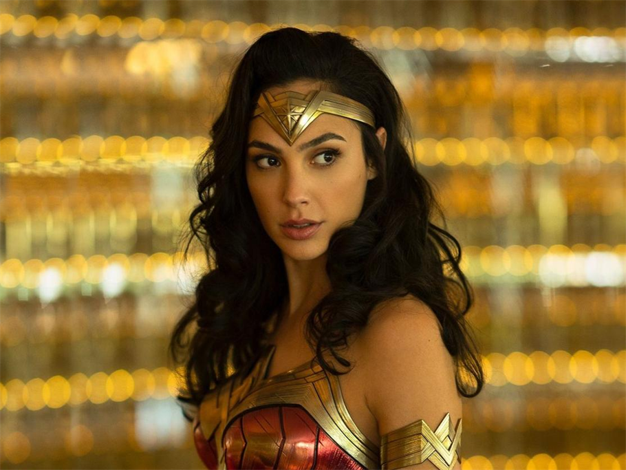 Wonder Woman Super Star Gal Gadot does Wonders!