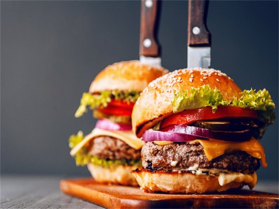 Here’s How You can Make a Perfect Burger with these Three Tips by Anthony Bourdain!