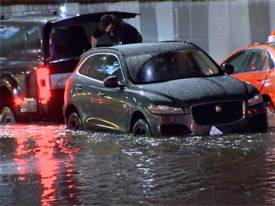 Severe Thunderstorm Cause,Flooding,Power Outage In Toronto
