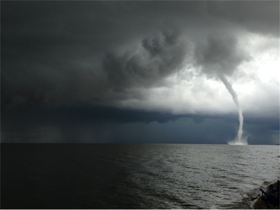 Dreadful photos of Manitoba's deadly tornado!