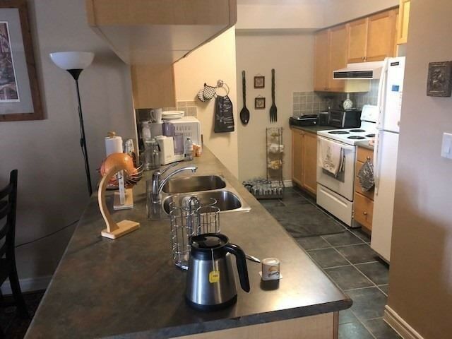 Beautiful And Spacious 2 Bedrooms Unit In Centre Of Mississauga