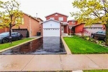 Beautiful Well Kept, 3BR House & Landscaped Front Backyard