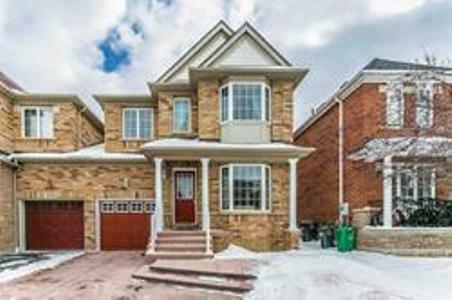 Gorgeous 4 Bedroom Semi-Detached House In A Great Neighborhood.