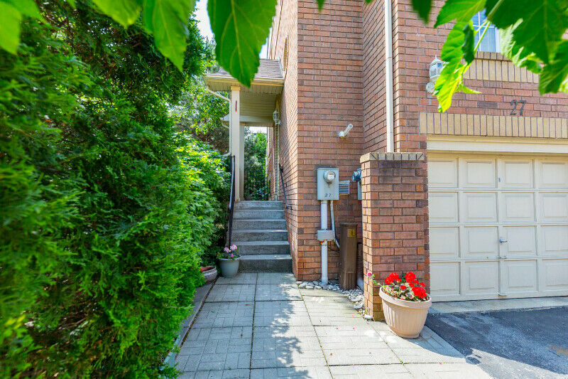 3 bed 2 bath townhouse for rent from June 1st, 2019