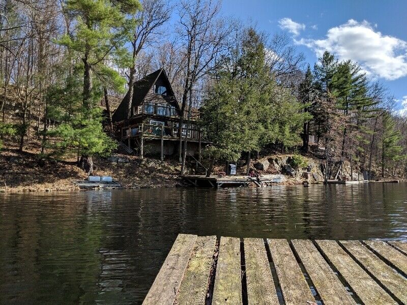 All Season Cottage/Home for Sale on Buck Lake!
