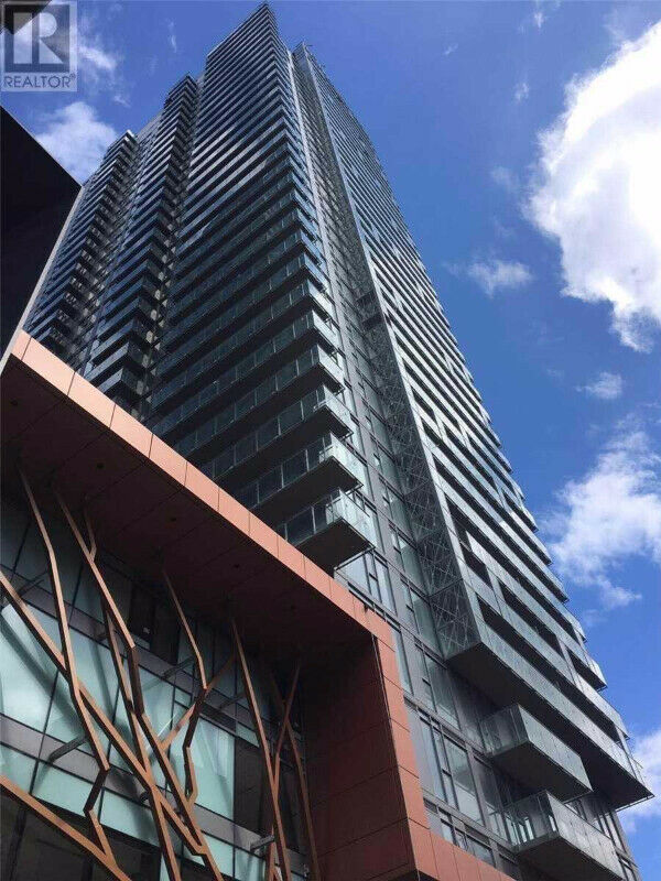 YONGE & WELLESLEY 1 + Den 630Sqft Unit 16th Floor Financial Dist
