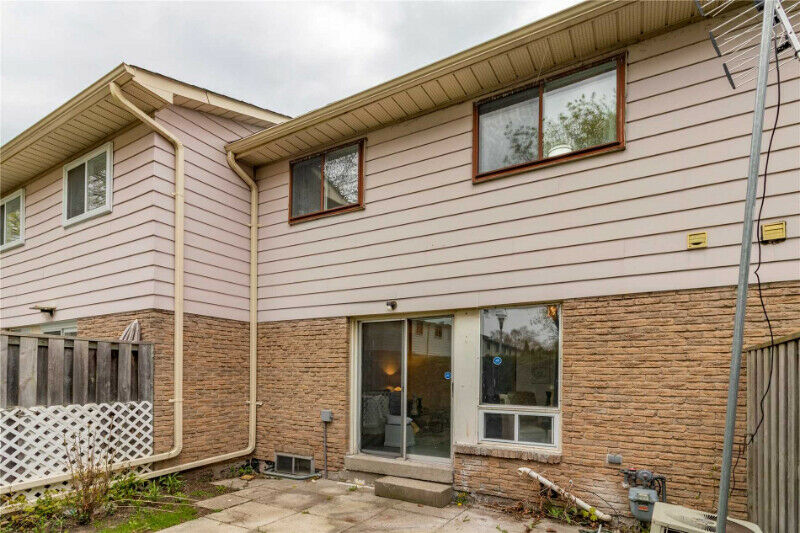 3BR + 2W BEAUTIFUL CONDO TOWNHOUSE FOR SALE IN SCARBOROUGH174