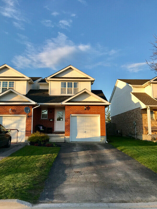 Townhouse For Sale In Fergus, 764 Darroch Way, Fergus, ON N1M 3R9, Canada, House For Sale, MKTList
