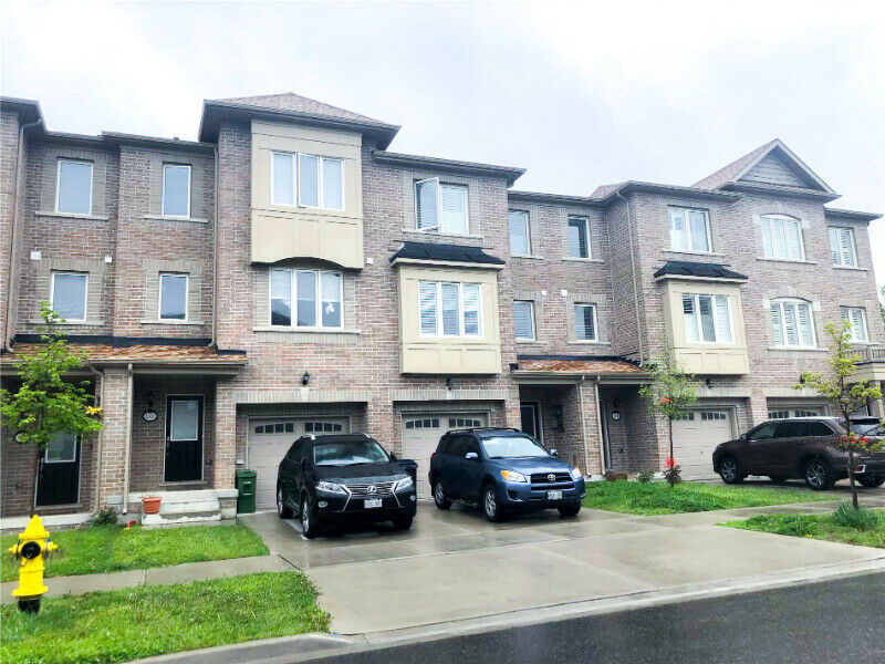 3 STOREY TOWNHOUSE FOR RENT (3 YRS OLD)