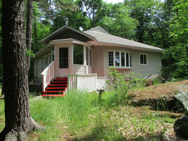 1 Bobbs Island, Newboro Lake, House and Cottage, 6+ acres lot, 1 Bobbs Island, Newboro K0G 1X0