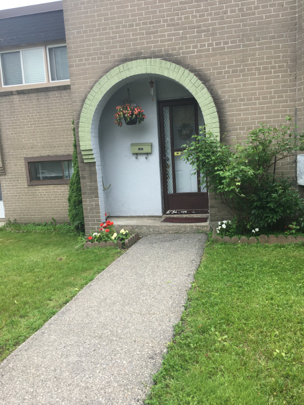 3 beds Townhouse in North York for $2100