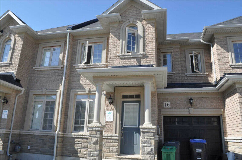SPACIOUS 3 Bedroom Town House in BRAMPTON 690,000 ONLY186;, BRAMPTON