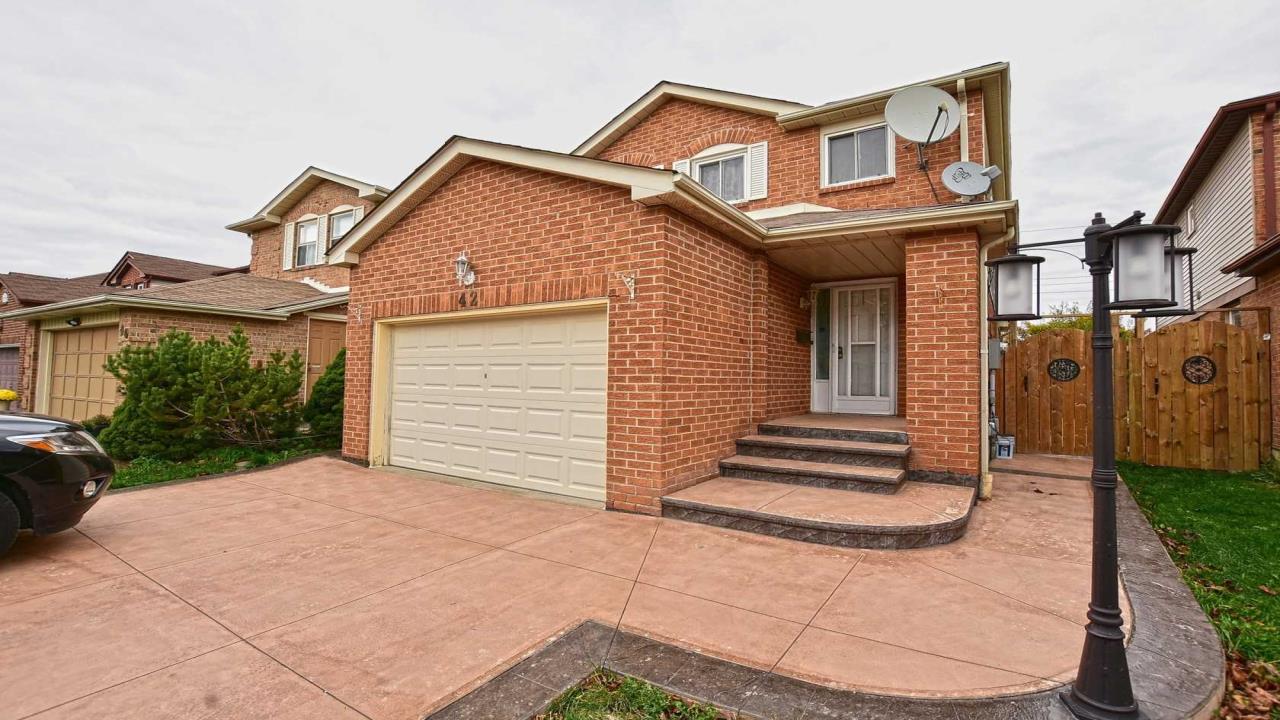 Well Maintained Detach Home Available on Sale: Brampton
