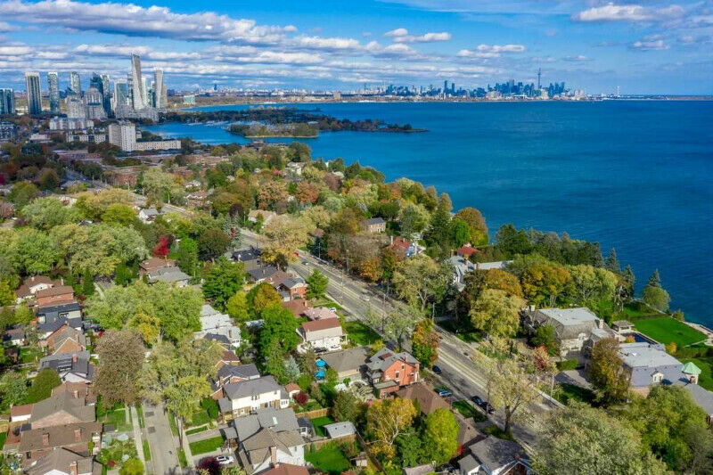 Royal York & Lakeshore. Amazing Home. Across From Lake. Hurry