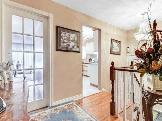 Immaculately Kept Semi Detached Home In Cooksville, Mins To Tril