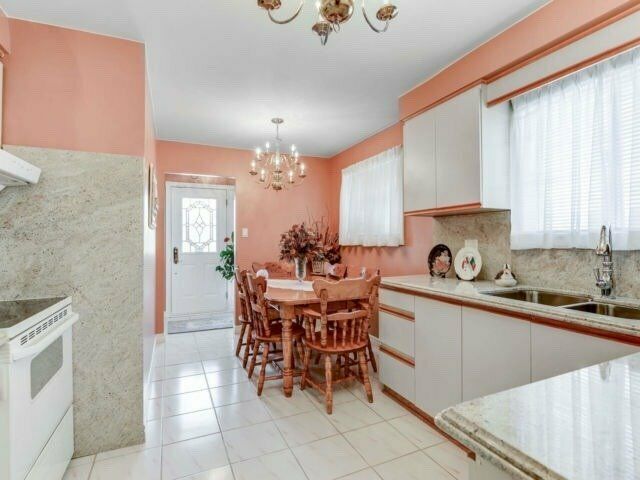 Immaculately Kept Semi Detached Home In Cooksville, Mins To Tril