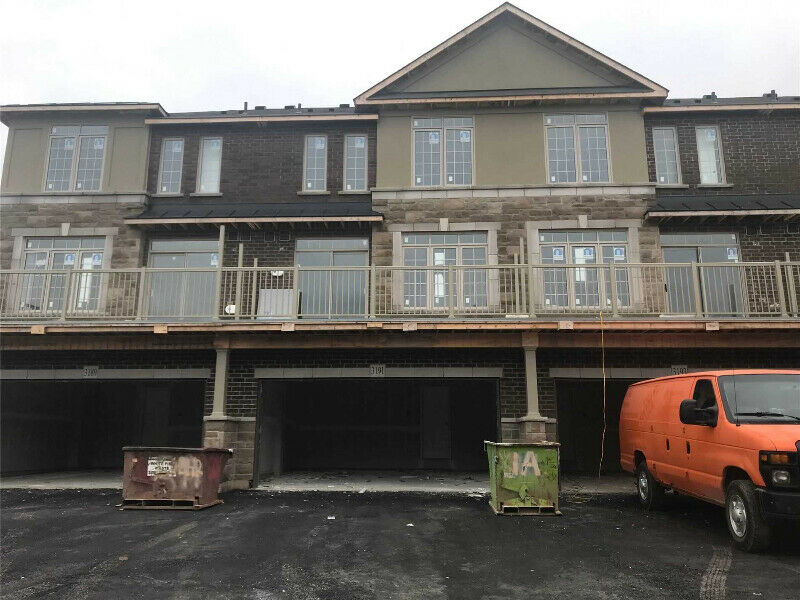 3 + 1 Bed Contemporary Designed Townhouse Home in Oakville