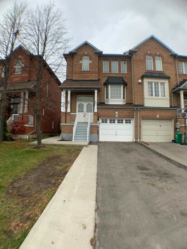 RARE TO FIND FREEHOLD TOWNHOUSE, , Mississauga l5w1s2 ON, Canada, House