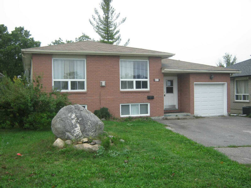 A POWER OF SALE/BANK SALE! 3 BED HOUSE! 2 BED BASEMENT APARTMENT