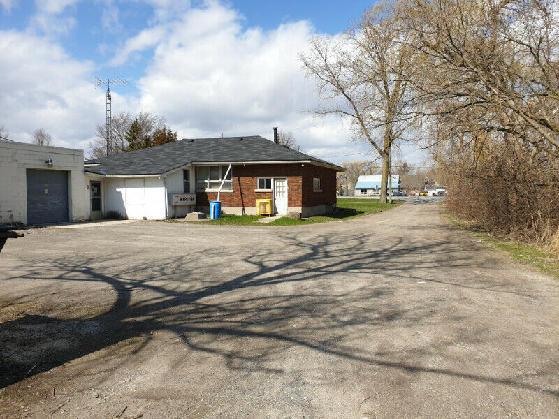 FOR SALE BY OWNER 8410 Highway 3 Dunnville Ontario, 8410 ON3