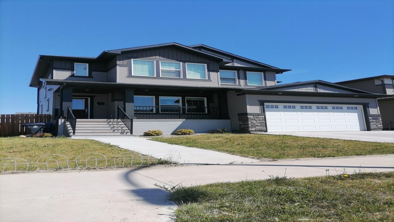 1339 sqft Duplex, 2018 built house in W. Lethbridge for sale , CORNER LOT MODERN DESIGN OPEN-CONCEPT MAIN FLOOR FULLY EQUIPPED  941 Miners blvd.  W, 